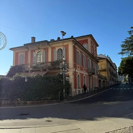 Апартаменты Chic Brand New At Palazzo Giuliani In Verbania Интра