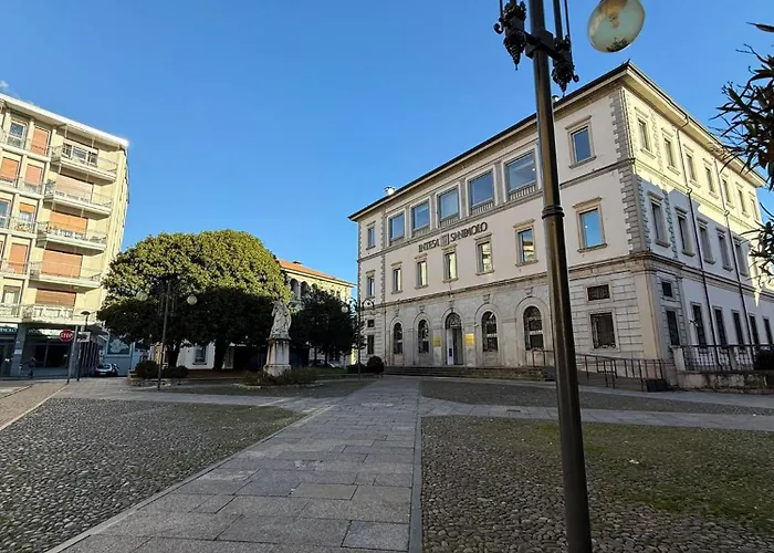 Chic Brand New At Palazzo Giuliani In Verbania 아파트