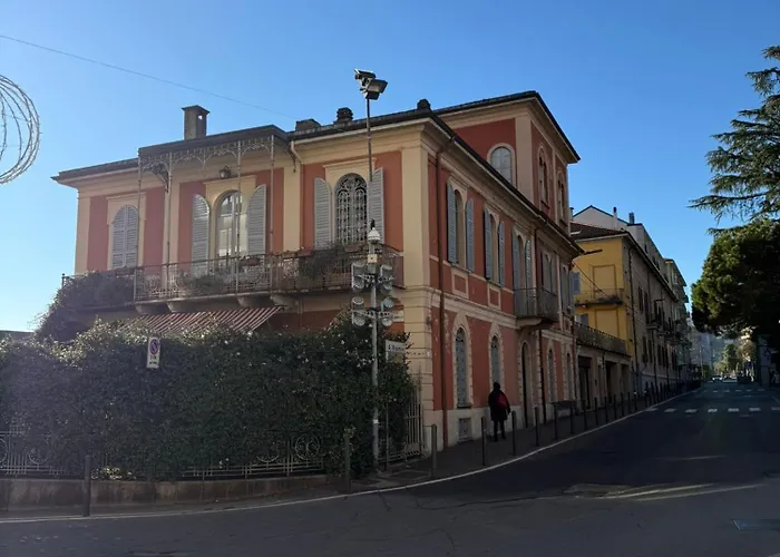 Apartamento Chic Brand New At Palazzo Giuliani In Verbania Intra